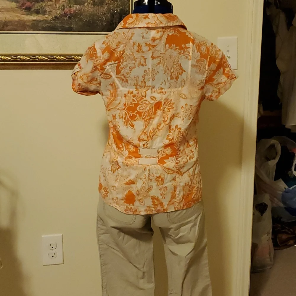 Gorgeous orange button up top, pictures do not do it justice. - Picture 5 of 6